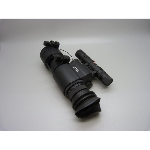 751 - A D121 night scope for a rifle, with equipment and manual, with bag