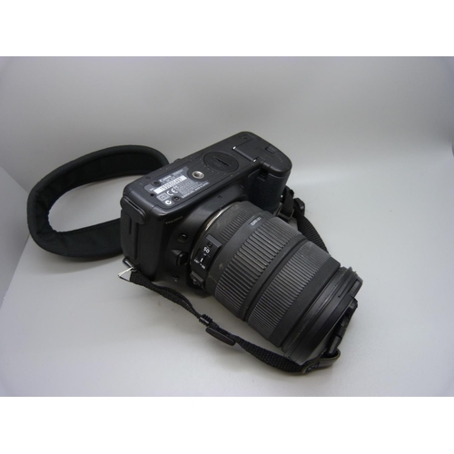 752 - A Canon D10 SLR digital camera with batteries, charger, etc., with Sigma 18:200mm lens