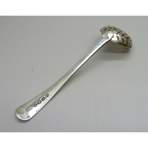 788 - A George IV silver sifter spoon/ladle, London 1825, 22g, 11.5cm