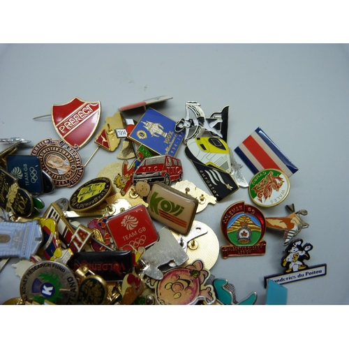 813 - Assorted pin badges, stick pins, etc.