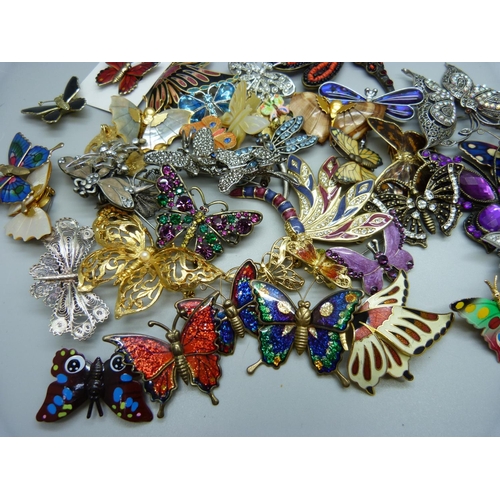 814 - A collection of butterfly costume brooches