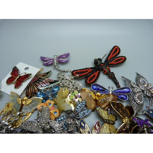 814 - A collection of butterfly costume brooches