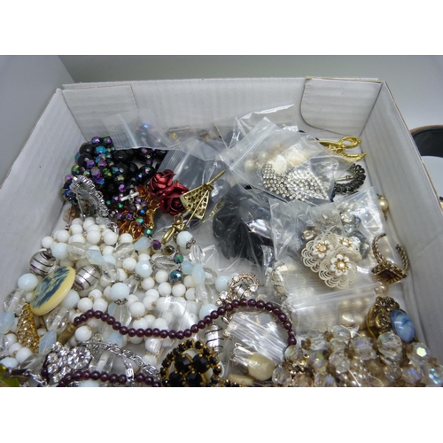 837 - A collection of vintage and later costume jewellery