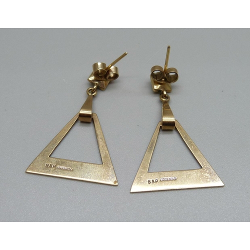 841 - A pair of 1970's 9ct gold earrings, Birmingham 1973, 4.3g