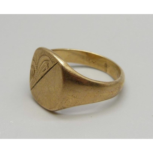 847 - A 9ct gold signet ring, 6g, T