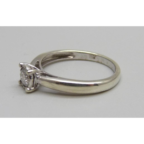 866 - A 9ct gold and diamond solitaire ring, 0.25carat weight, 2.3g, M