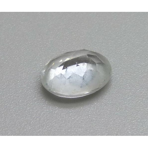 927 - A collection of very small unmounted diamonds and an unmounted light blue stone