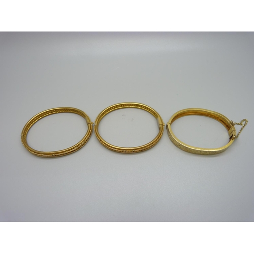 930 - Three c1900 gilt metal bangles