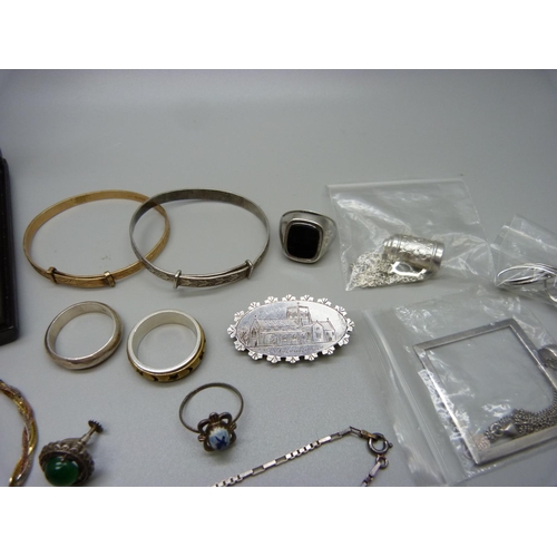 947 - A collection of silver jewellery including a hallmarked Victorian silver brooch depicting East Dereh... 