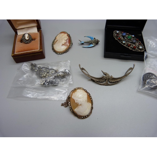 991 - Jewellery including an enamel and marcasite bird brooch, lacking one marcasite, a gem set brooch inc... 