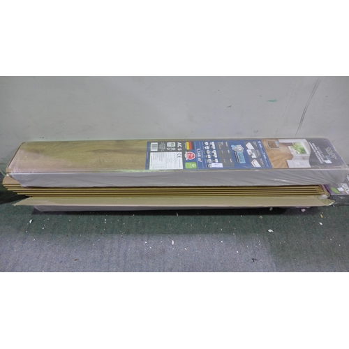 3077 - Two Packs of Gold Lam Ac5 W.Oak 1-9  laminate flooring  (281-261,262)   * This lot is subject to vat