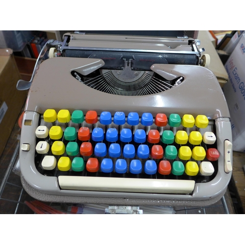 2128 - Typewriter in case