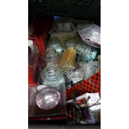 2182 - Car boot job lot; picture frames, candle holders, ceramics, costume jewellery, soap dishes, candles,... 