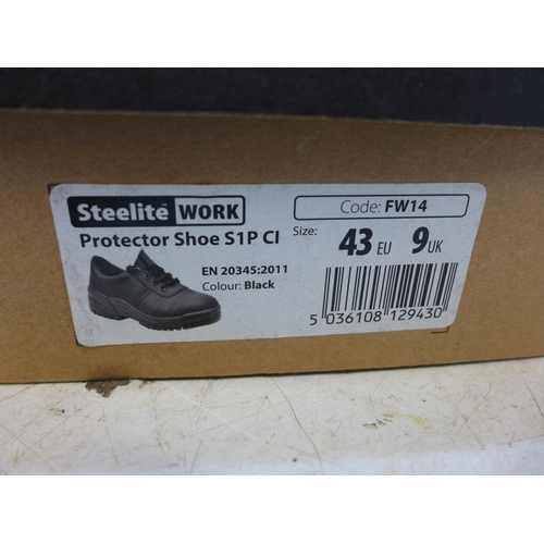 2251 - Pair of work boots size 9