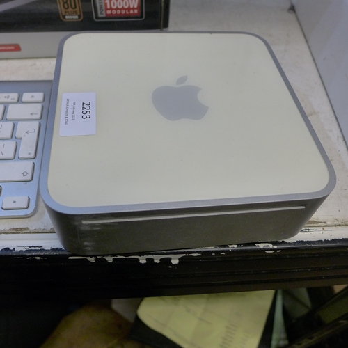 2253 - Apple bluetooth/cordless keyboard, Apple Mini Mac computer & Xilence power 1KW supply