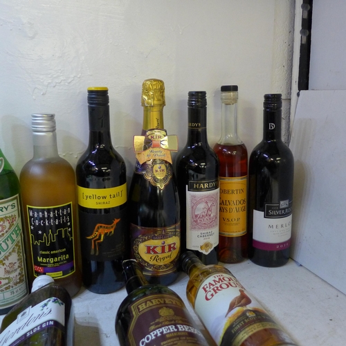 2268 - 11 Bottles of assorted alcohol: mostly wine, 1 bottle of scotch