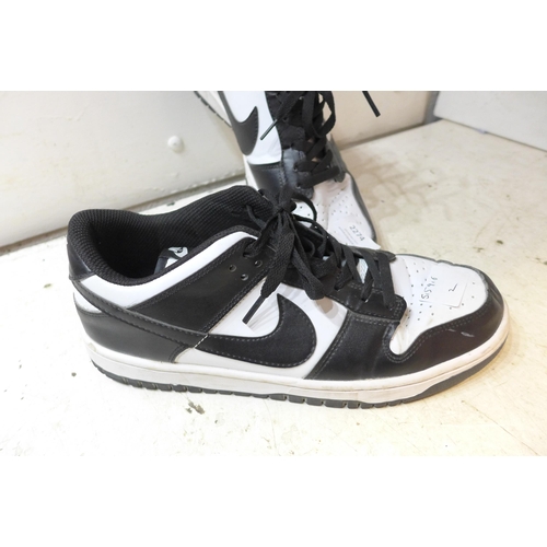 2274 - Pair of Nike Dunk low Panda trainers, size 8.5