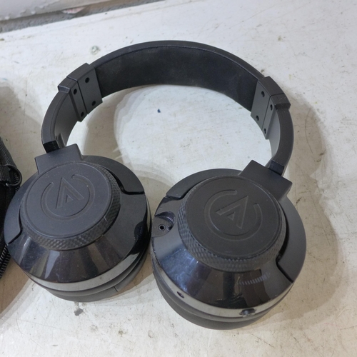 2275 - Bose acoustic noise cancelling headphones and Fusion headphones