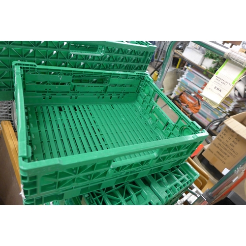 2367 - 10 x Green collapsible crates/boxes, 40 x 30cms