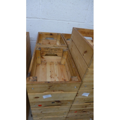 2446 - 20 Wooden planters