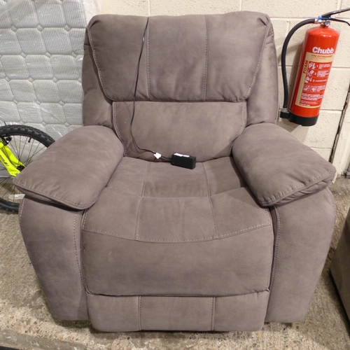 3398 - Reclining electric armchair (280-815)  * This lot is subject to vat