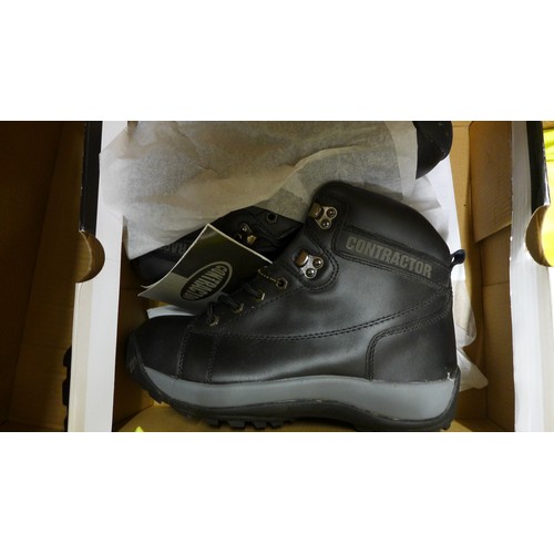 2185 - Hi-Vis jacket and contractor boots size 7 and 4 clamps