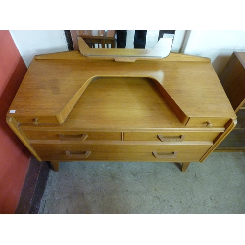 19 - A G-Plan Brandon light oak dressing chest