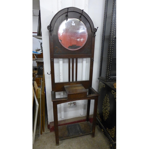 200 - An early 20th Century oak mirrorback hallstand