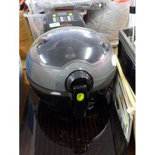 2071 - Tefal Actifry air fryer - heated/working in room - original RRP £149 and Russell Hobbs dining table ... 