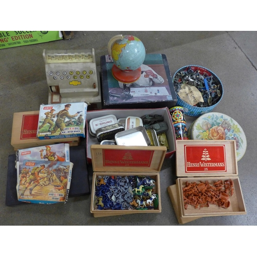 1157 - A box of toys, microscope, kaldeidoscope, globe and a large quantity of plastic soldiers **PLEASE NO... 