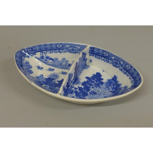 620 - An 18th Century blue and white pickle dish, 17.5cm