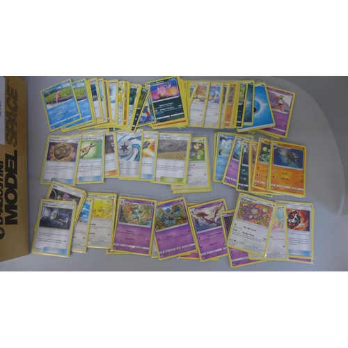 654 - 900 Pokemon cards