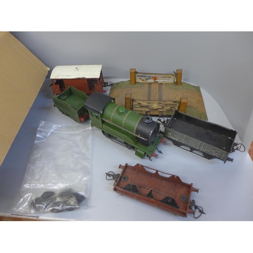 669 - A 1940's 0 gauge tin plate train set with Hornby locomotive and tender