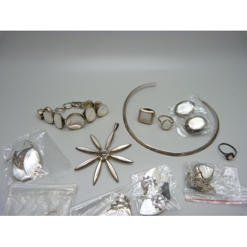 903 - Silver and mother of pearl jewellery, one bracelet link a/f