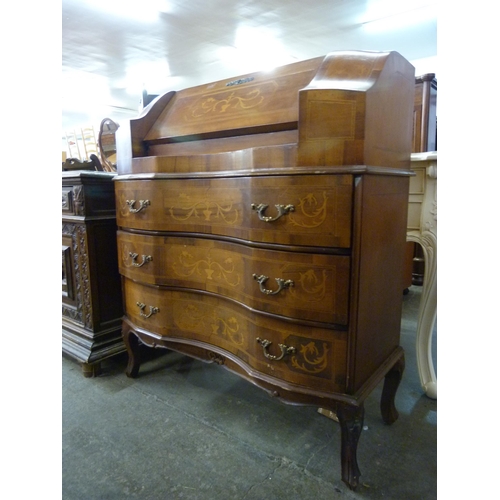 120 - A French inlaid walnut bureau de dame