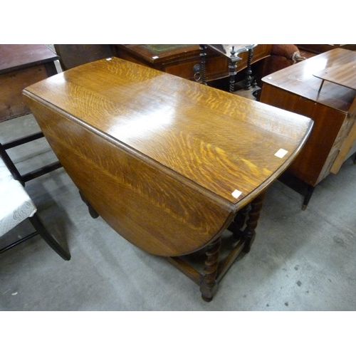 138 - An oak barleytwist gateleg table