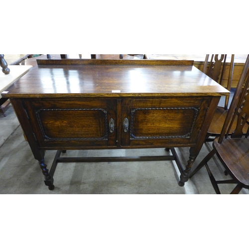 213 - An early 20th Century oak barleytwist washstand