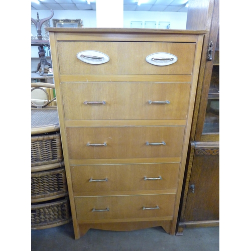 227 - A vintage oak chest of drawers