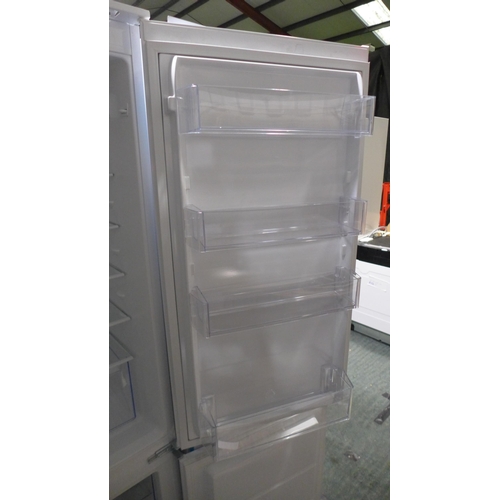 3100 - Zanussi integrated fridge freezer - Model: ZNHN18f51 - Ap ff. Zan.130 (P24) * this lot is subject to... 