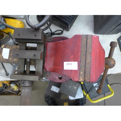 2019 - No. 3B bench vice with small metal vice