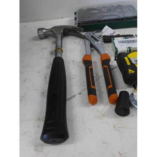 2040 - Assorted hand tools