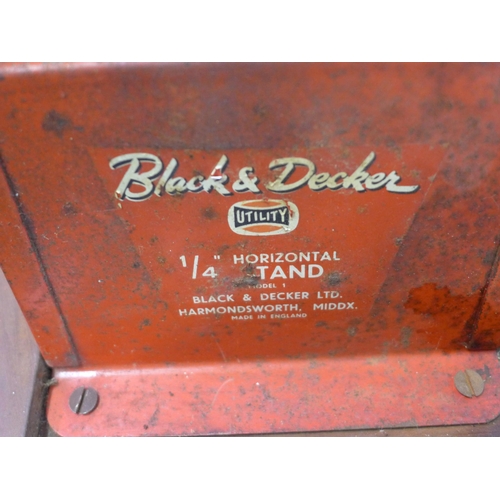 2056 - Black & Decker part lathe, engineers 2 sided V-block & wooden plane