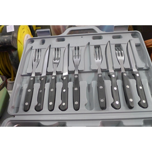 2059 - Barbecue cutlery set: steak knives, forks and utility knives