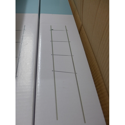 2102 - 6 Koros ladders - boxed