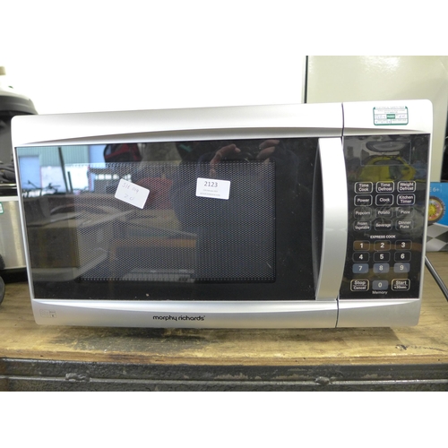 2123 - Morphy Richards 800w microwave oven