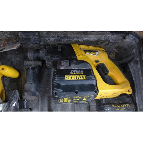 2156 - DeWalt set, SDS drill, power circular saw and reciprocating saw