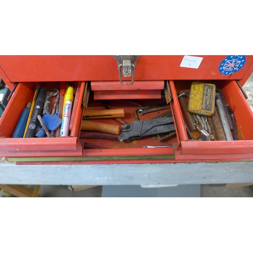 2169 - Red tool chest with hand tools