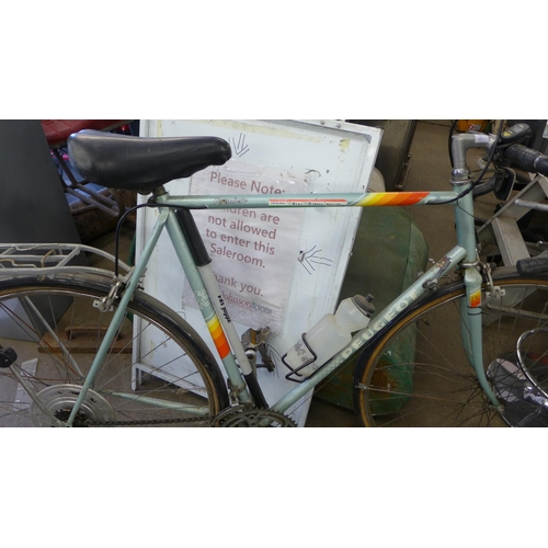 2191 - Vintage Peugeot road bike/bicycle