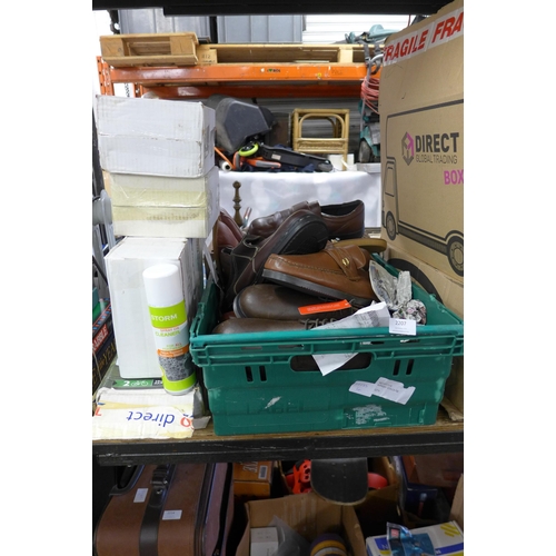 2207 - Approx 10 pairs of men's shoes & 4 boxes of  shoe cleaner spray