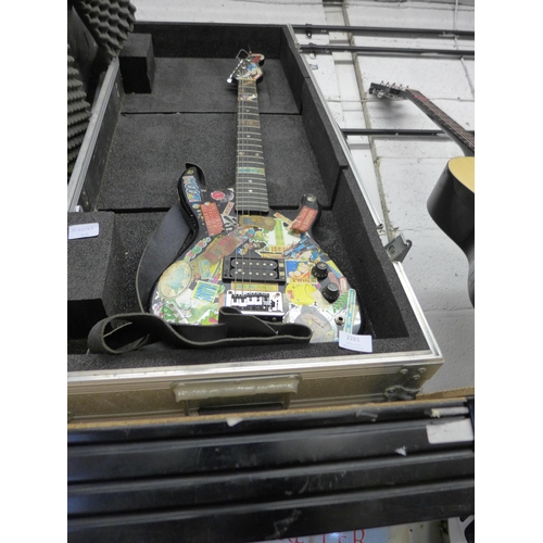 2281 - Electric guitar with flight case